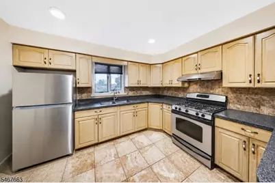 1635 Lincoln St, Jersey City, NJ 07307 - Photo 16