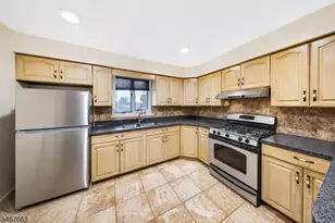 1635 Lincoln St, Jersey City, NJ 07307 - Photo 16