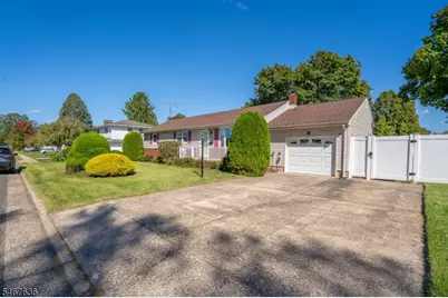 8 N 11th Ave, Manville, NJ 08835 - Photo 4