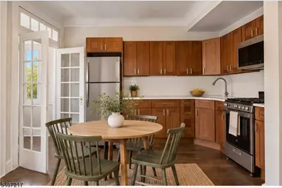 166 Maplewood Ave #6, Maplewood, NJ 07040 - Photo 4
