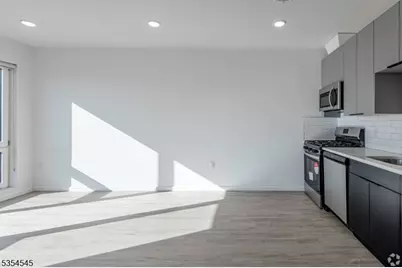 15-19 S. 13th St #303, Newark, NJ 07107 - Photo 2