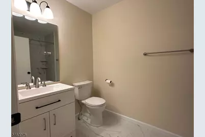 646 Honeybrook Cir, Lopatcong Township, NJ 08886 - Photo 32