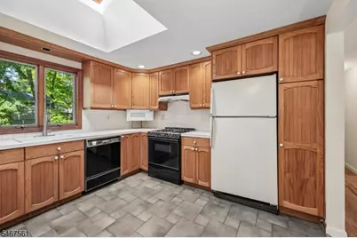 7 Tanglewood Dr, Livingston, NJ 07039 - Photo 6