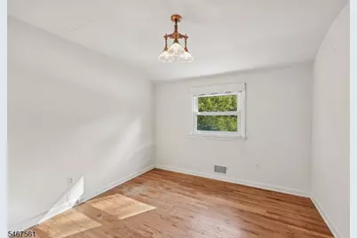 7 Tanglewood Dr, Livingston, NJ 07039 - Photo 16