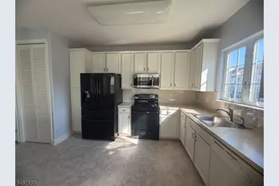 428 Lenape Ln, Lopatcong Township, NJ 08865 - Photo 6