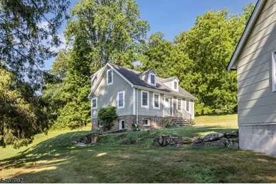 16 Chester Pl, Chester, NJ 07930 - Photo 6
