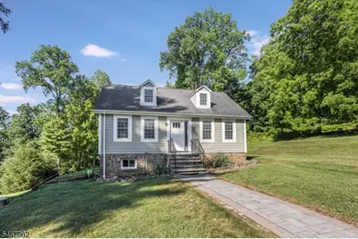 16 Chester Pl, Chester, NJ 07930 - Photo 2