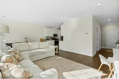 53 Veterans Way, Morris Plains, NJ 07950 - Photo 6