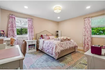 64 N Hillside Ave, Livingston, NJ 07039 - Photo 16