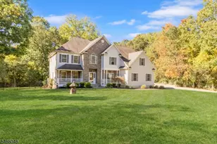 4 Cove Hollow Ct, Andover Township, NJ 07821 - Photo 2