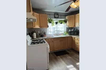 9 Woodside Pl, Newark, NJ 07104 - Photo 8