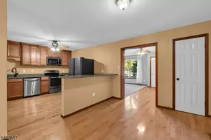 94 Heritage Ln, Hamburg, NJ 07419 - Photo 8