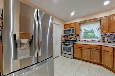 10 Lynn Dr, Springfield, NJ 07081 - Photo 8