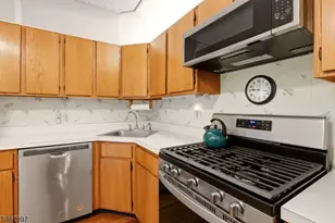 401 Danbury Ln, East Brunswick Township, NJ 08816 - Photo 12