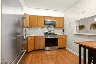401 Danbury Ln, East Brunswick Township, NJ 08816 - Photo 10