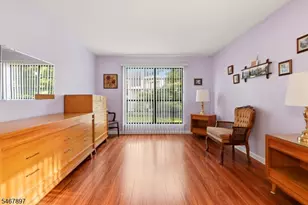 401 Danbury Ln, East Brunswick Township, NJ 08816 - Photo 18