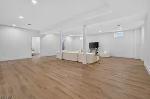 43 Oakwood Ave, Livingston, NJ 07039 - Photo 34
