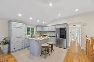 12 Knollwood Dr, Livingston, NJ 07039 - Photo 14