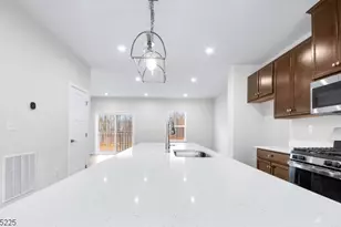 9 Peckwell St, Mount Olive, NJ 07828 - Photo 6