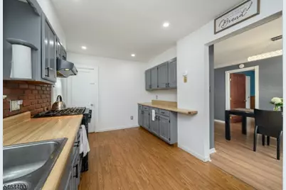 125 Princeton Ln, North Plainfield, NJ 07063 - Photo 10