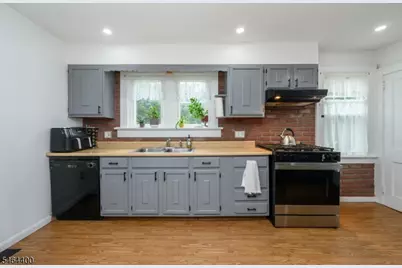 125 Princeton Ln, North Plainfield, NJ 07063 - Photo 8