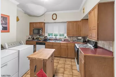 44 Oakland Terr, Newark, NJ 07106 - Photo 10
