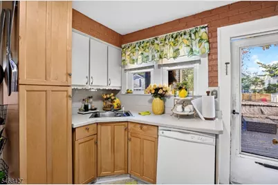 319 Runyon Ave, Middlesex, NJ 08846 - Photo 12