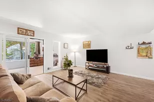 386 Mohegan Cir, Andover Township, NJ 07848 - Photo 10