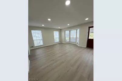 32 Columbus Dr, Franklin Township, NJ 08823 - Photo 8