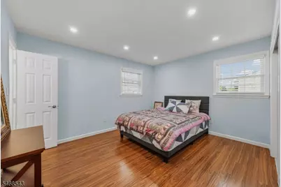 313 Suttons Lane, Edison Twp., NJ 08817 - Photo 18