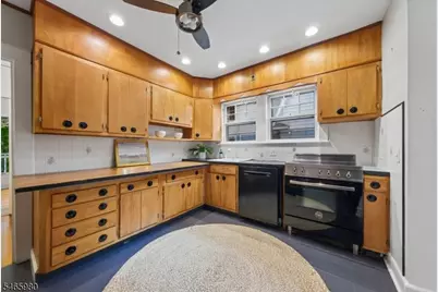 15 Patton Pl, Montclair, NJ 07043 - Photo 20