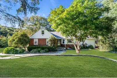 8 Lakeview Ct, Jefferson Township, NJ 07438 - Photo 2