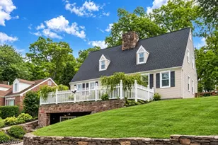 37 Wayland Dr, Verona, NJ 07044 - Photo 2