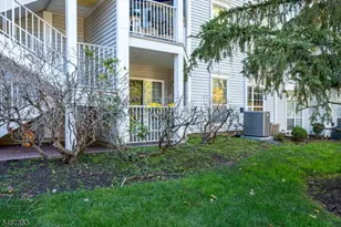71 Rachel Ct, Franklin Township, NJ 08823 - Photo 2