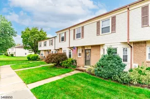 31 Astor Ct, Sayreville Boro, NJ 08872 - Photo 2