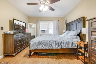 50 Elm St #B8, Morristown, NJ 07960 - Photo 12