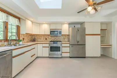 11 Cresthill Rd, Verona, NJ 07044 - Photo 6