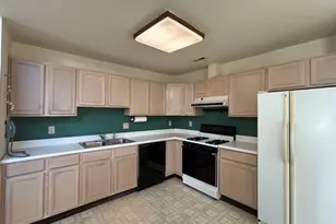403 Hunt Dr, Holland Township, NJ 08848 - Photo 2