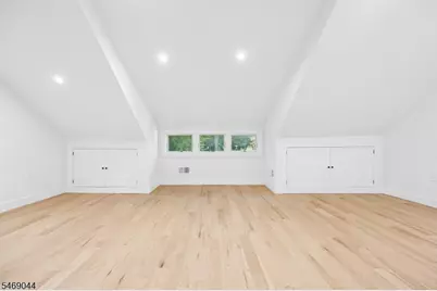 32 Oak Bend Rd, West Orange Township, NJ 07052 - Photo 18