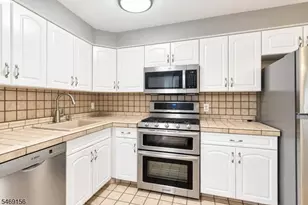 76 Sam Bonnell Dr, Union Township, NJ 08809 - Photo 10