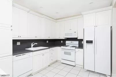 389 Summerhill Dr, Parsippany, NJ 07950 - Photo 8