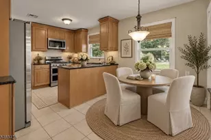 8 Cedar Ln, Roseland, NJ 07068 - Photo 4