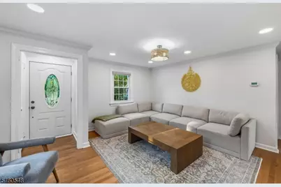 32 New St, Wayne, NJ 07470 - Photo 2