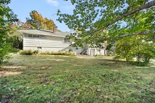 11 Hamilton Dr E, North Caldwell, NJ 07006 - Photo 16