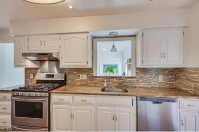 1071 Lorraine Ave, Union Township, NJ 07083 - Photo 22
