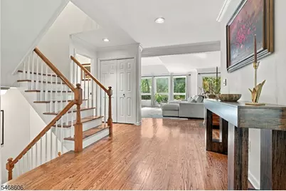 32 Roberts Circle, Bernards Township, NJ 07920 - Photo 2