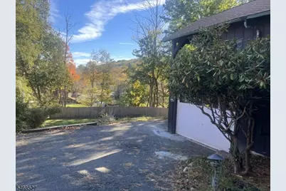 17 Shawnee Trl, Sparta Township, NJ 07871 - Photo 2