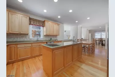 16 Forest Ridge Ter, Jefferson Township, NJ 07438 - Photo 10