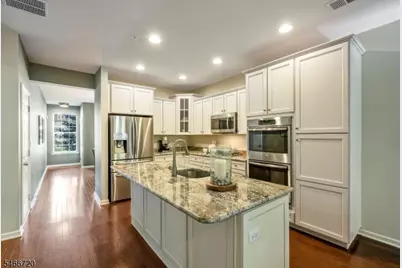 16 Pineview Dr #202, Waldwick, NJ 07463 - Photo 6