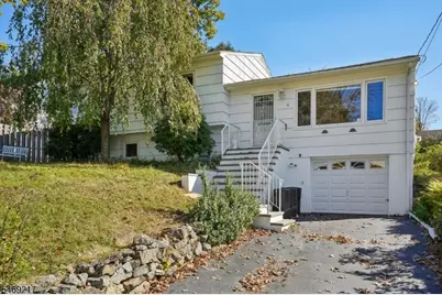4 Nautical Ter, Jefferson Township, NJ 07849 - Photo 2